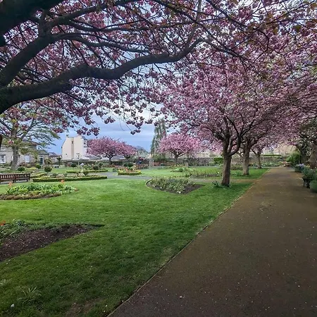 Peaceful Oasis By The Sea Apartment Edinburgh Exterior photo